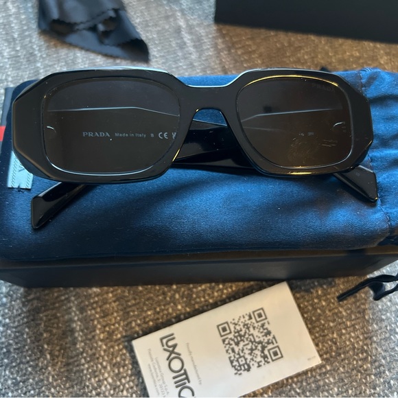 SPR17W black gradient Prada sunglasses 49mm - Picture 3 of 9